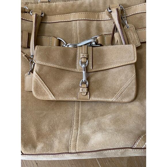 Coach like new leather tote with pochette tan - Picture 10 of 10